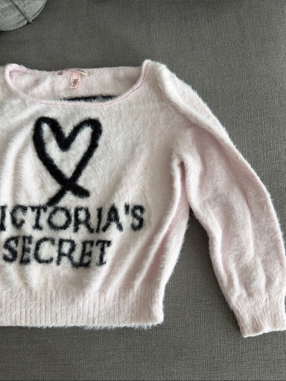 Victoria's Secret Fashion Show Runway 2018 sweater size M - Picture 2 of 5